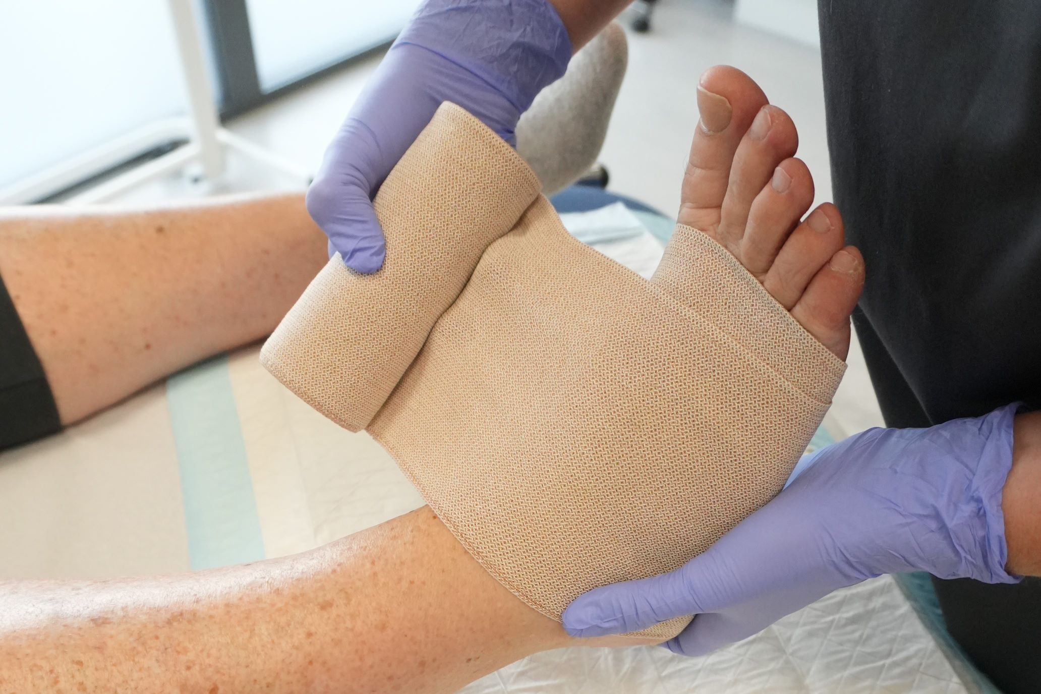 Mehr über den Artikel erfahren Wundversorgung bei Menschen mit Behinderungen – Gemeinsam stark mit der Heilerziehungspflege